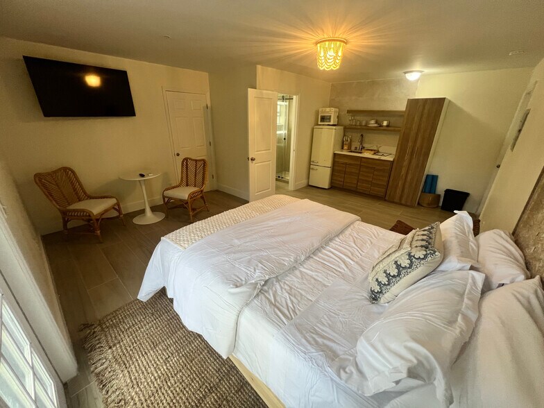 More Photos Of 2502 Tamarind Dr, Hutchinson Island Hotel For Sale