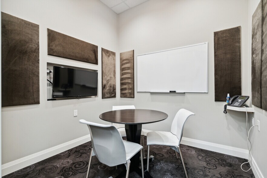 More Photos Of 934 6 Av SW, Calgary Storefront Retail Office For Lease