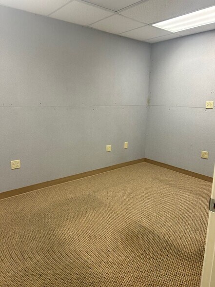 More Photos Of 11860 Kemper Rd, Auburn Light Distribution For Lease