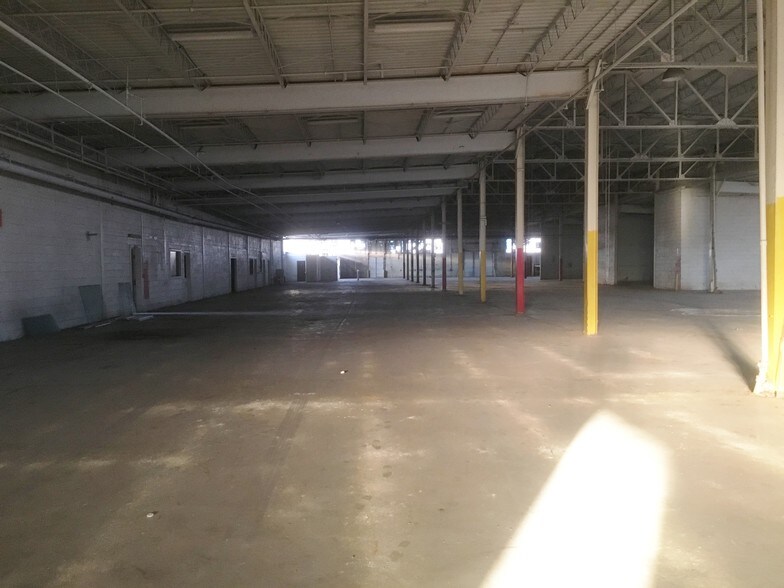 More Photos Of 2800-2822 Carroll Ave, Lynchburg Warehouse For Lease
