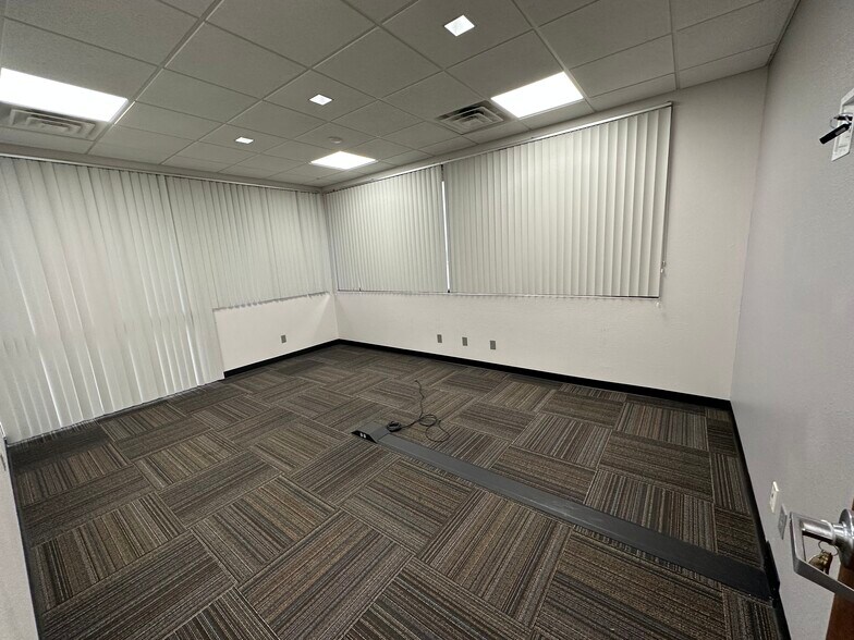 More Photos Of 3343 E Montclair St, Springfield Office For Lease