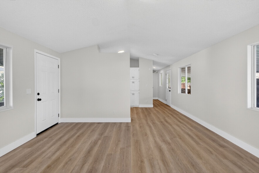 More Photos Of 402 Colin Kelly Dr, Roseville Apartments For Sale