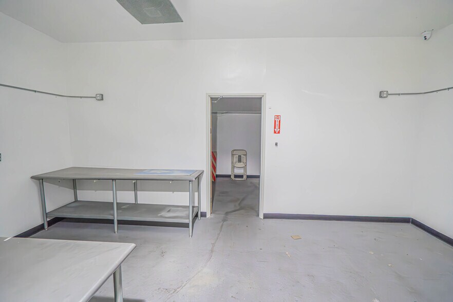 More Photos Of 1901 S Alameda St, Los Angeles General Retail For Sale