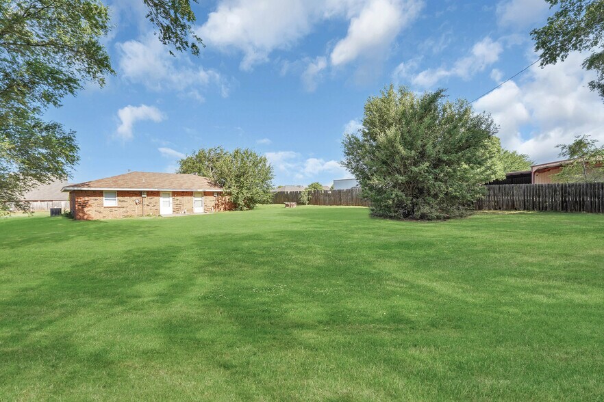 More Photos Of 418 N Electra St, Sayre Apartments For Sale