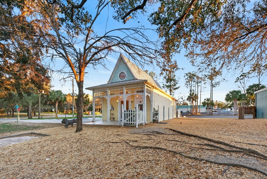 More Photos Of 197 E Church St, Deland Restaurant For Sale