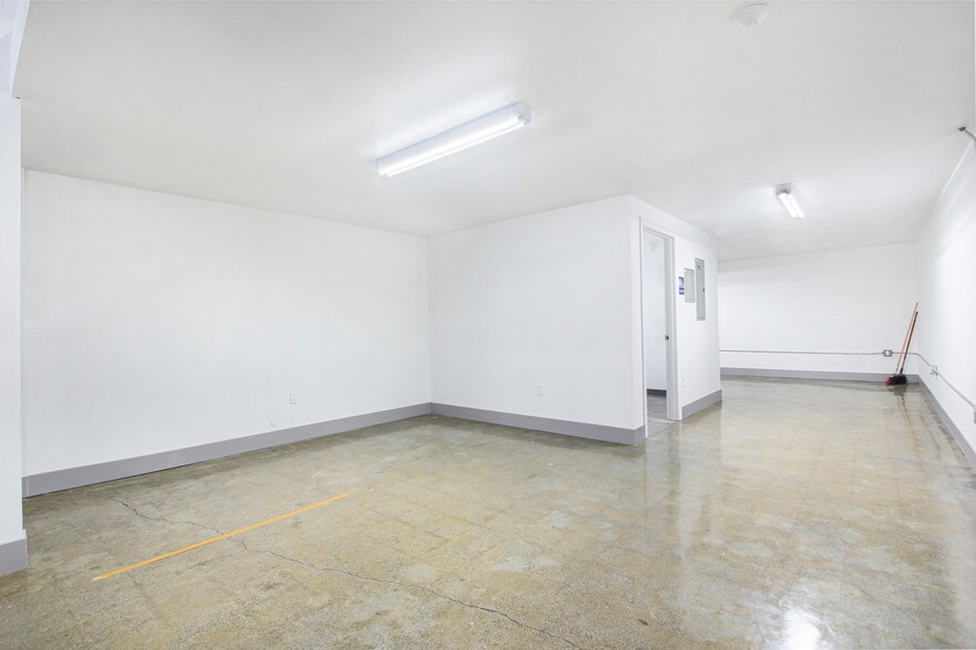 More Photos Of 12612 Philadelphia St, Whittier Storefront Retail Office For Lease