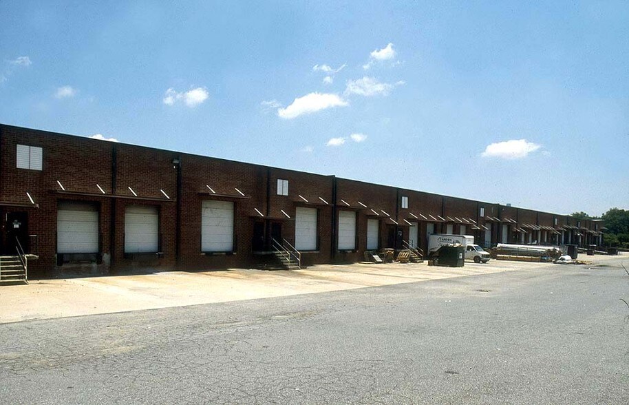 More Photos Of 1000 Cobb International Dr, Kennesaw Distribution For Lease