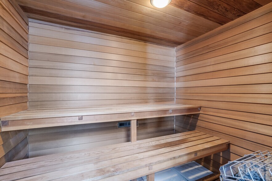 More Photos Of 3 Elm Hill Rd, Peterborough Freestanding For Sale