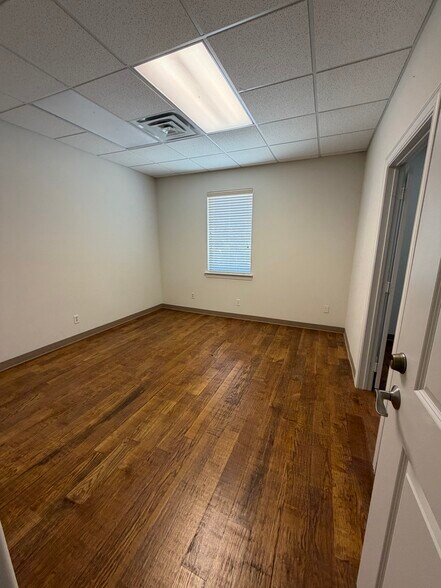 More Photos Of 6230 Colleyville Blvd, Colleyville Business Park For Lease