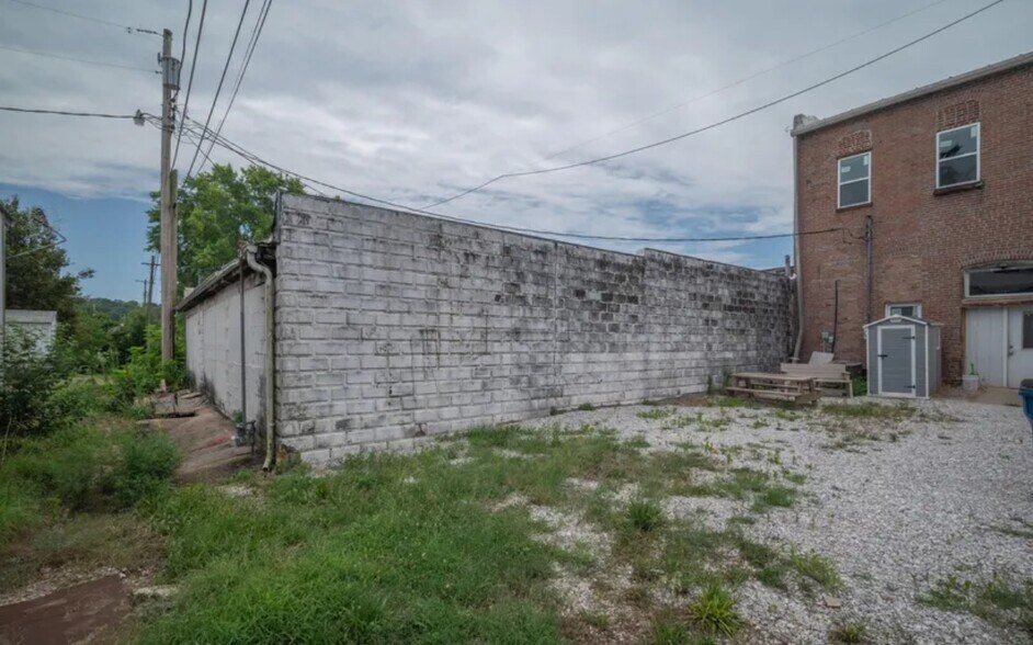 More Photos Of 1107 Cherokee Ave, Seneca Restaurant For Sale