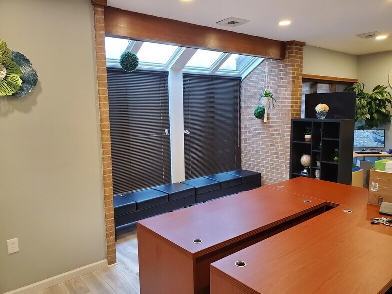 More Photos Of 19618-19620 Club House Rd, Gaithersburg Office For Lease