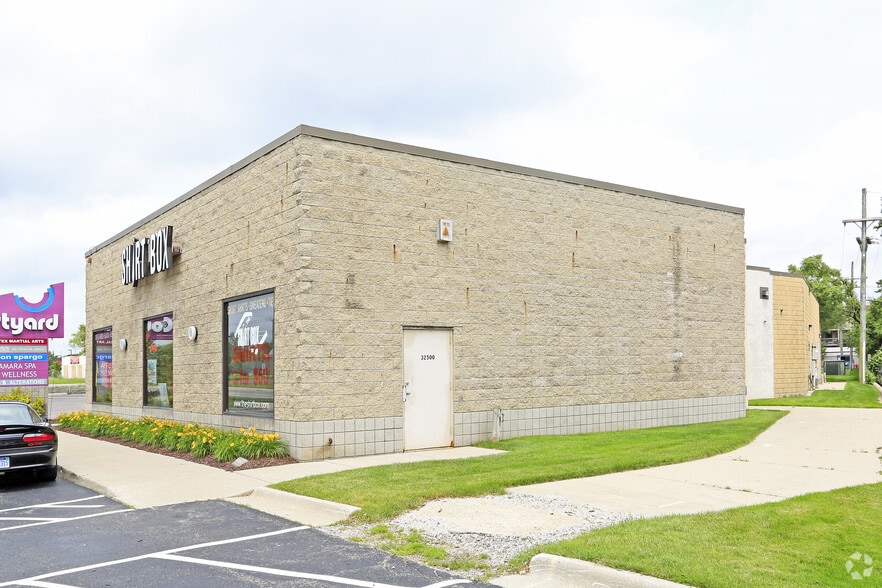 More Photos Of 32500-32522 Northwestern Hwy, Farmington Hills Unknown For Lease