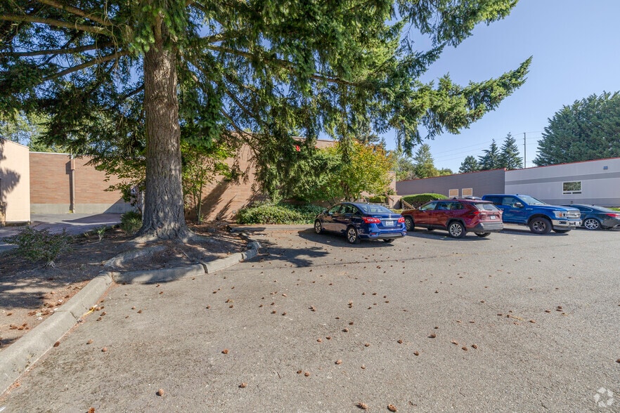 More Photos Of 4901 Center St, Tacoma Flex For Sale