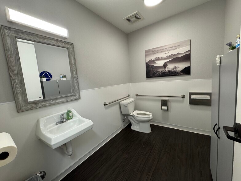 More Photos Of 217 N School St, Lodi Freestanding For Lease