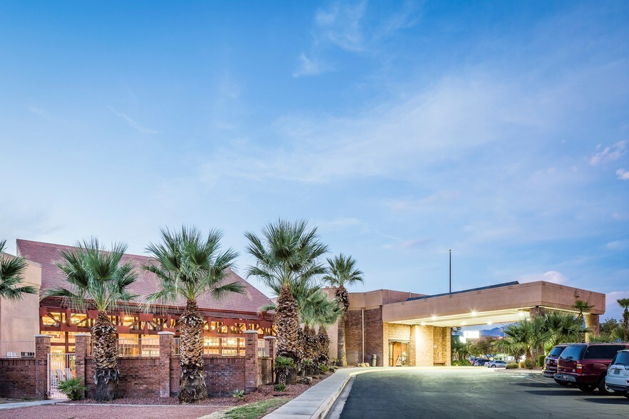 More Photos Of 850 S Bluff St, St George Hotel For Lease