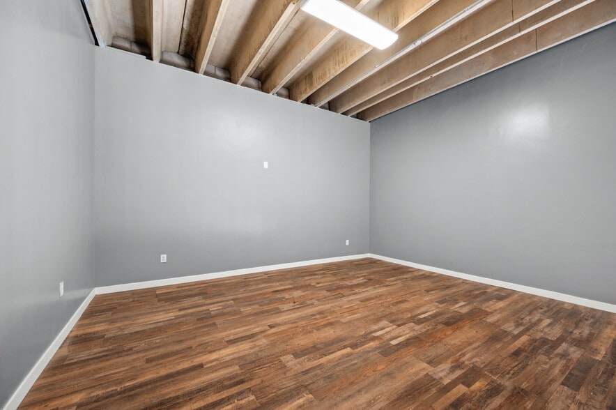 More Photos Of 122 Navajo St, Salt Lake City Manufacturing For Lease