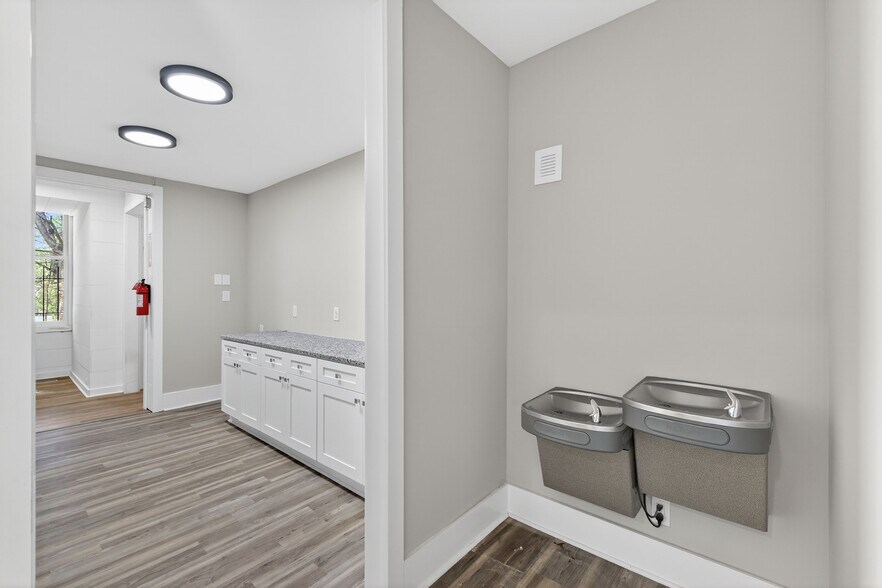 More Photos Of 208 St Marys St, Raleigh Loft Creative Space For Sale