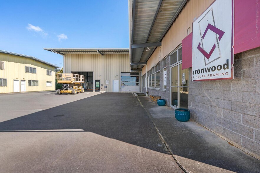 More Photos Of 64-1015 Mamalahoa Hwy, Kamuela Warehouse For Sale