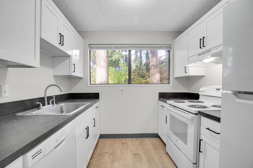More Photos Of 17792 Webster Rd, Gladstone Apartments For Sale