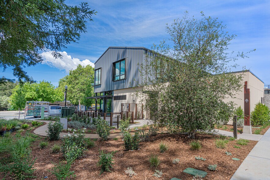 More Photos Of 164 Healdsburg Ave, Healdsburg General Retail For Lease