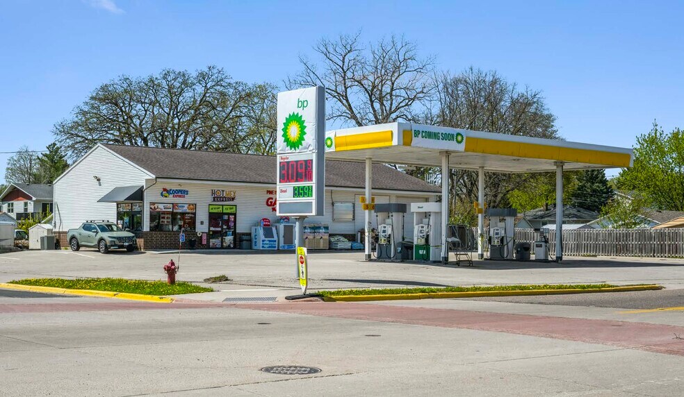 Primary Photo Of 100 N Main St, Pine Island Service Station For Sale