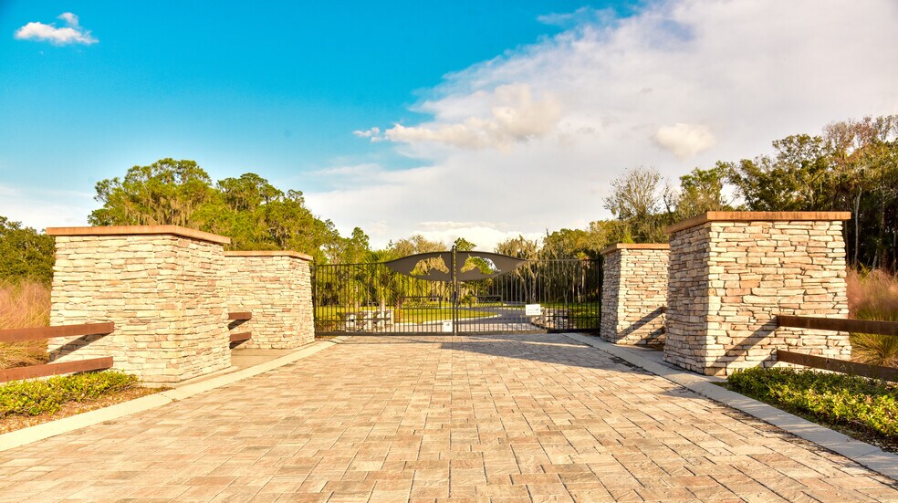 More Photos Of 13038 County Rd 39, Lithia Horse Stables For Sale