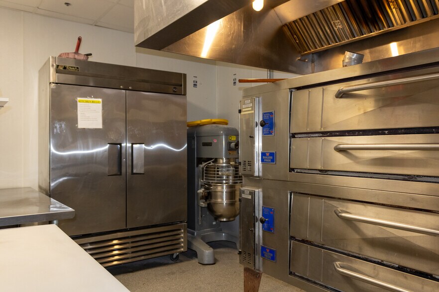 More Photos Of 326 N Chaparral St, Corpus Christi Freestanding For Lease