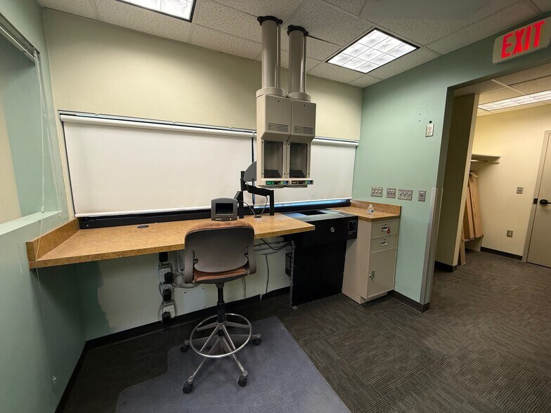 More Photos Of 9170 Jewel Lake Rd, Anchorage Office For Lease