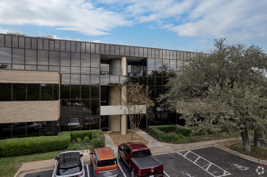 More Photos Of 11675 Jollyville Rd, Austin Office For Sale