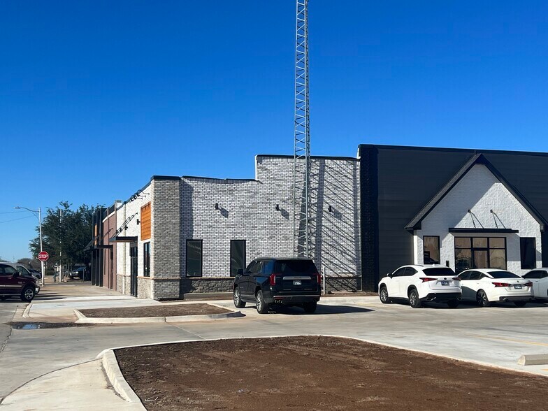 More Photos Of 751 W Willow Ave, Duncan Specialty For Lease