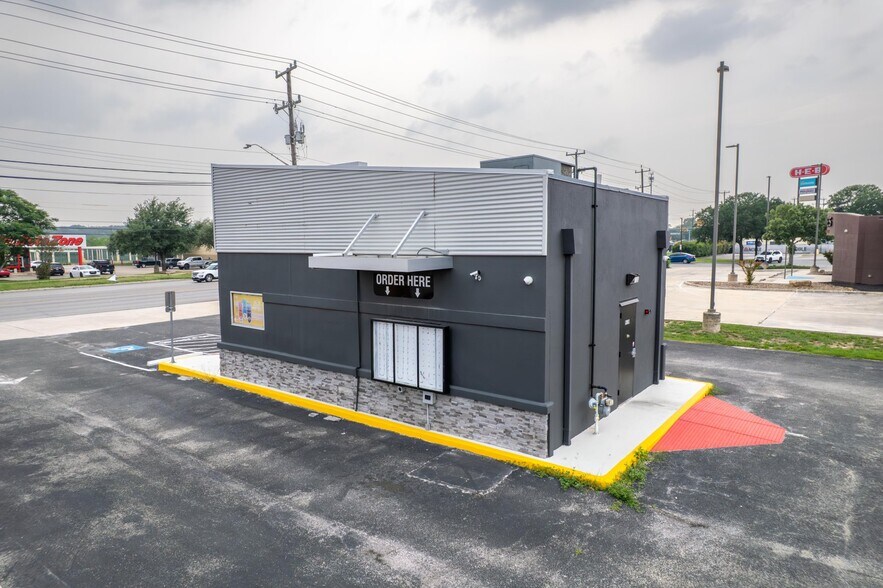 More Photos Of 9139 Grissom Rd, San Antonio General Retail For Lease