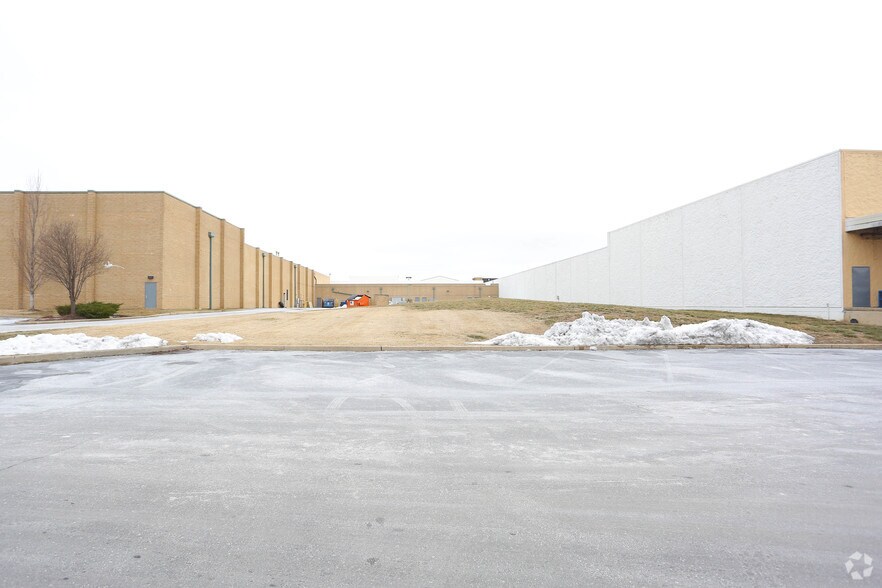 More Photos Of 8266 N Lindbergh Blvd, Florissant Unknown For Lease