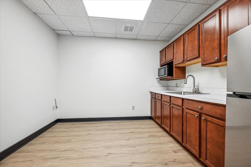 More Photos Of 775 Mountain Blvd, Watchung Office For Lease