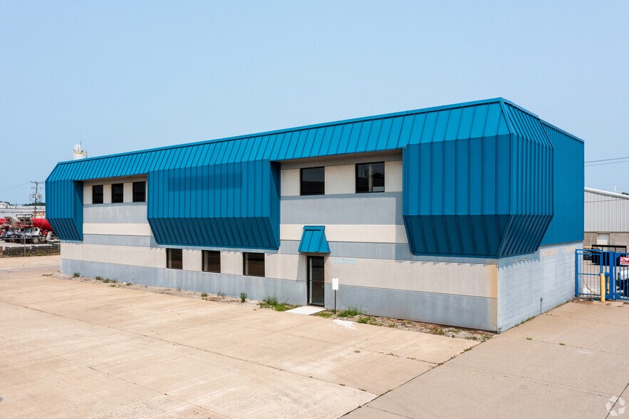 More Photos Of 38750-38862 Ford Rd, Westland Warehouse For Lease