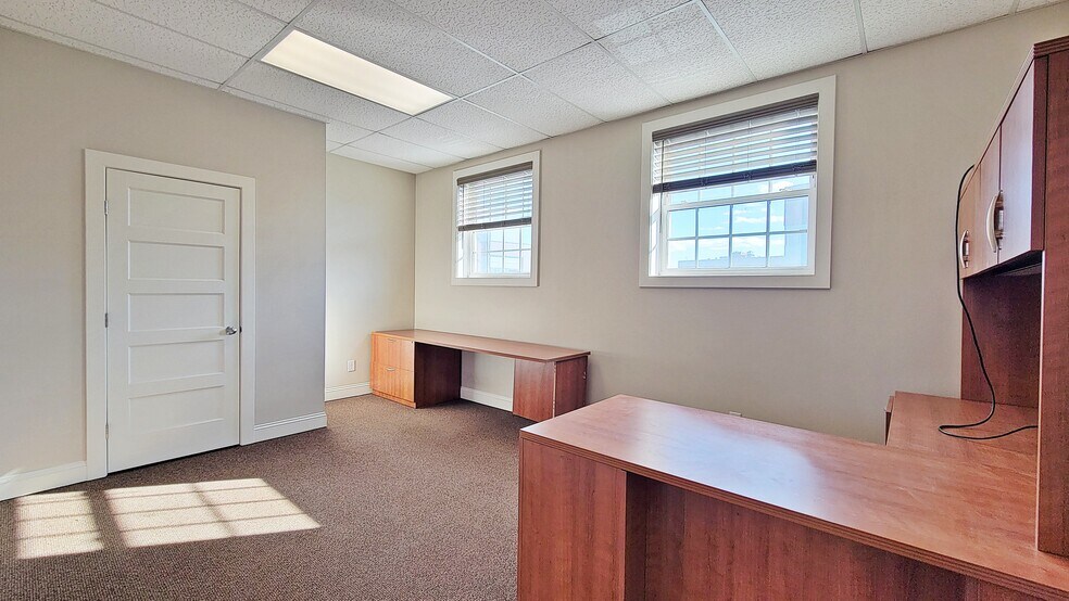 More Photos Of 2611 S Shirlington Rd, Arlington Warehouse For Lease