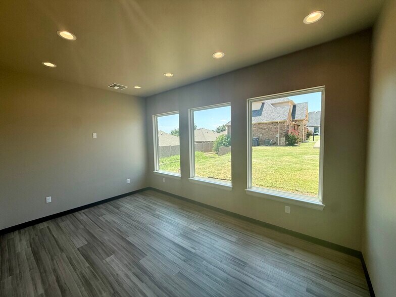More Photos Of 1941 NW 142nd St, Oklahoma City Office For Lease