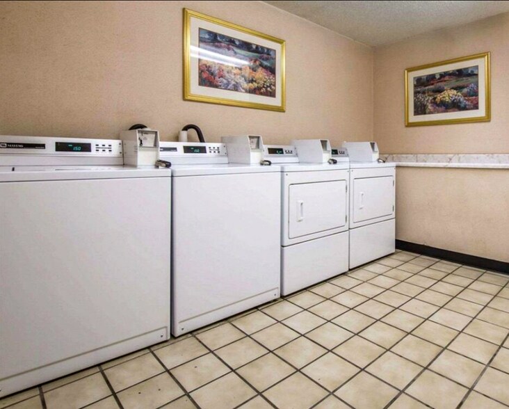 More Photos Of 4001 N Elizabeth St, Pueblo Hotel For Sale