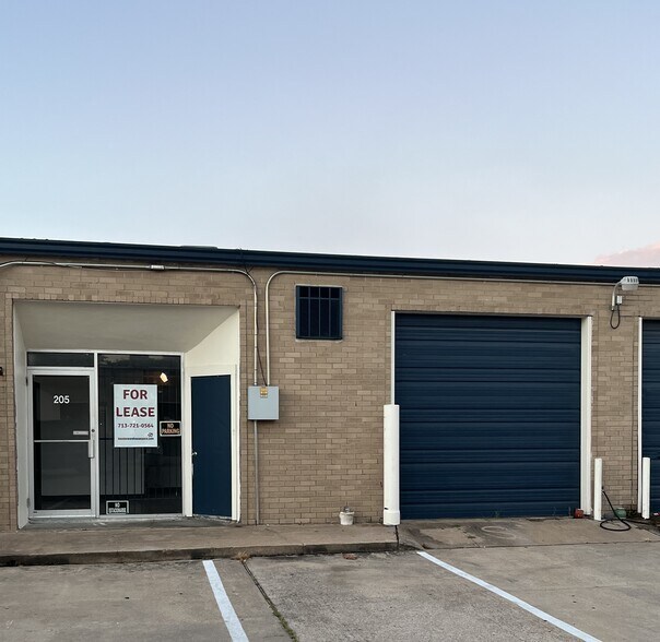 More Photos Of 10055 Belknap Rd, Sugar Land Warehouse For Lease