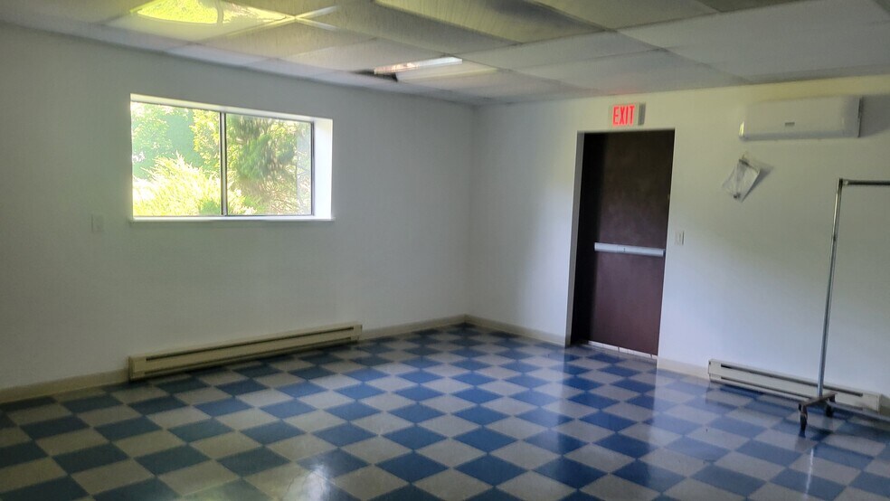 More Photos Of 4 Hadden Dr, Montgomery Warehouse For Lease