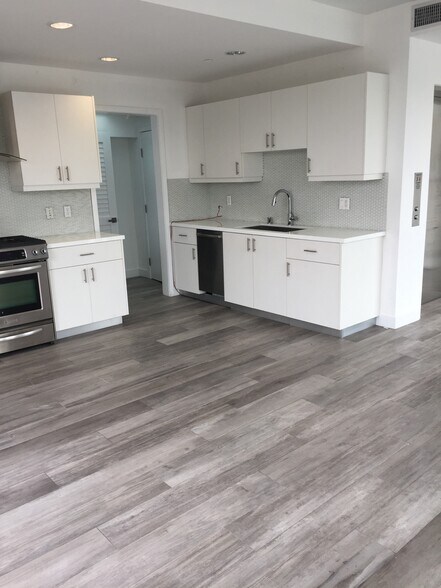 More Photos Of 600 S La Brea Ave, Los Angeles Storefront Retail Residential For Sale