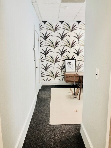 More Photos Of 19 W Putnam Ave, Greenwich Office For Lease