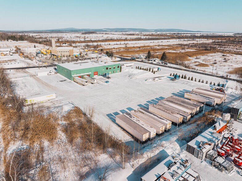 More Photos Of 500 Montée Labossière, Vaudreuil-dorion Service For Lease