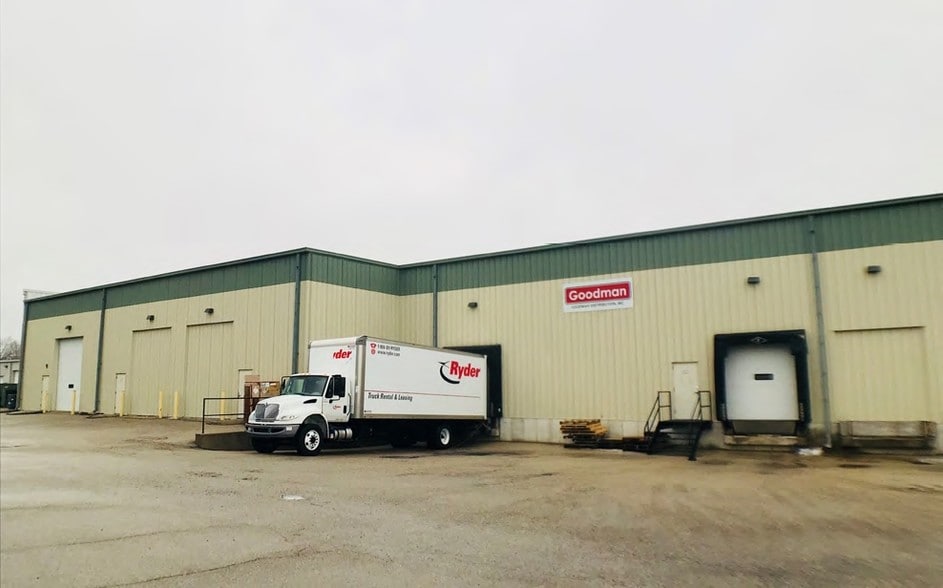 More Photos Of 4772 McFarland Ct, McFarland Showroom For Lease