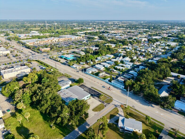 More Photos Of 715 12th St, Vero Beach Showroom For Sale