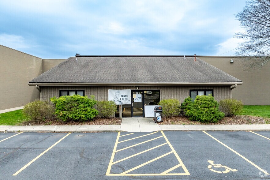 More Photos Of 175 E Broadway Ave, Westerville Warehouse For Lease