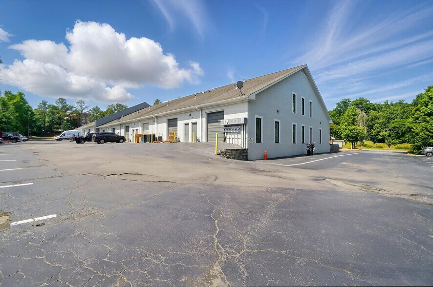 More Photos Of 1974 Carolina Place Dr, Fort Mill Light Distribution For Lease