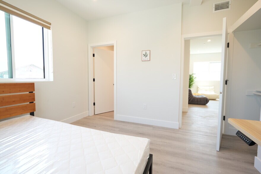 More Photos Of 3017 Kenwood Ave, Los Angeles Multifamily For Sale