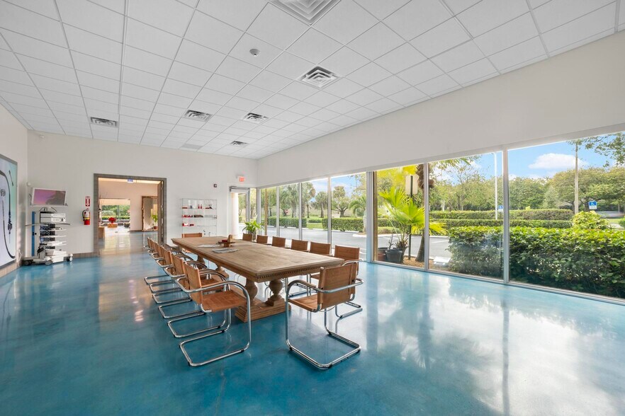 More Photos Of 320 International Pky, Sunrise Warehouse For Sale