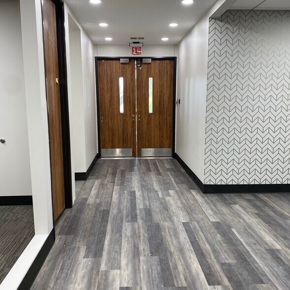 More Photos Of 3029 S Sherwood Forest Blvd, Baton Rouge Loft Creative Space For Lease