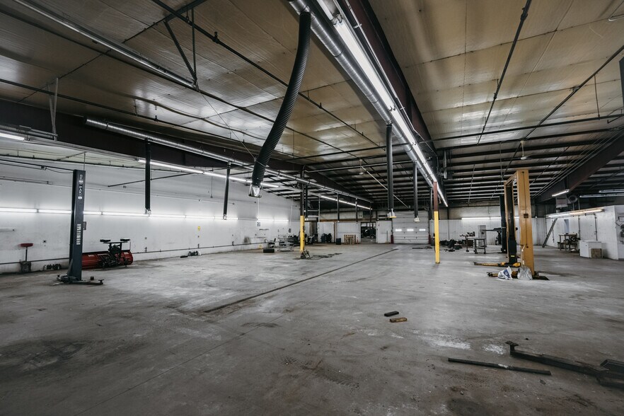 More Photos Of 2905 W Oakland Ave, Austin Auto Dealership For Lease